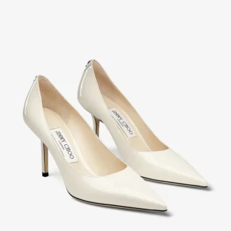 Love 85 Latte lakleren pumps met Jc-embleem