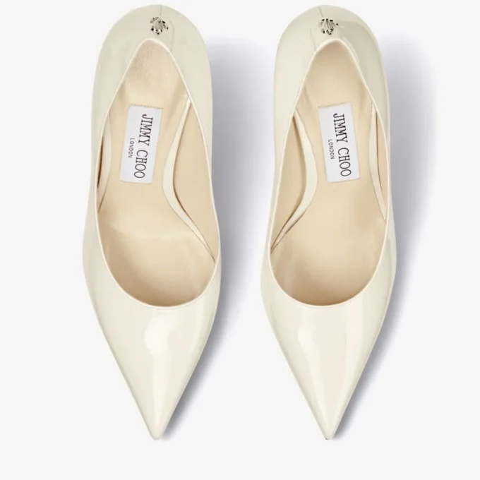 Love 85 Latte lakleren pumps met Jc-embleem