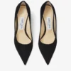 Love 85 zwarte suède pumps met puntige neus en JC-embleem Love 85 zwarte suède pumps met puntige neus en JC-embleem