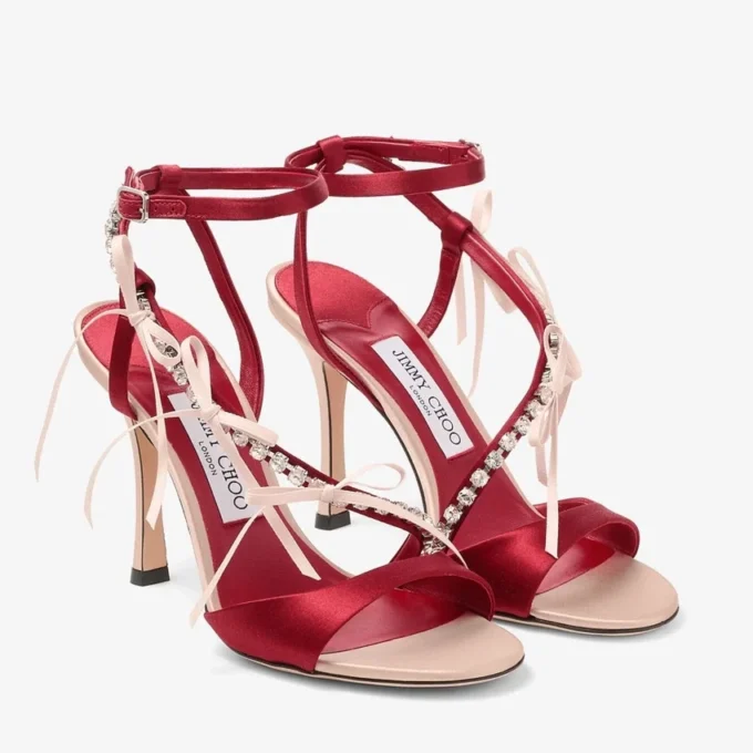 Lula 100 Macaron en Ruby Red satijnen sandalen met strikken