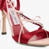 Lula 100 Macaron en Ruby Red satijnen sandalen met strikken