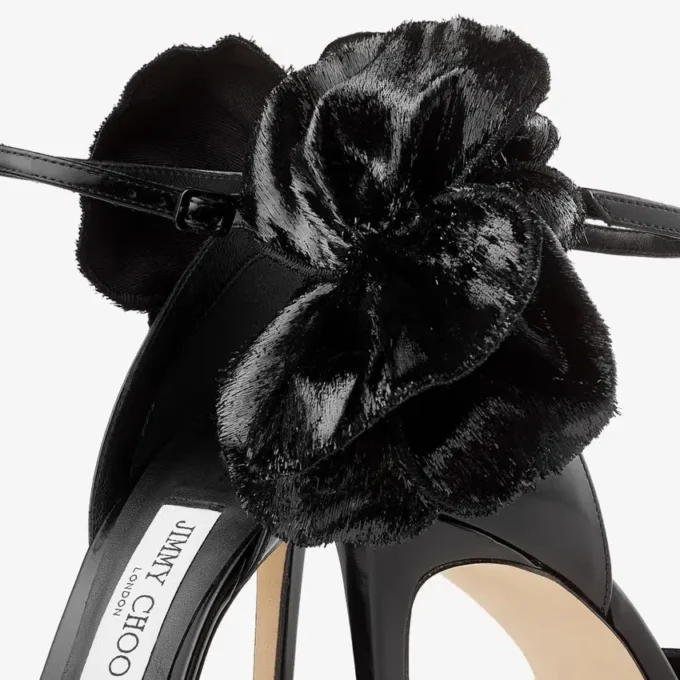 Marja 100 zwarte zachte Spazzolato-pumps met kort tinsel-corsage