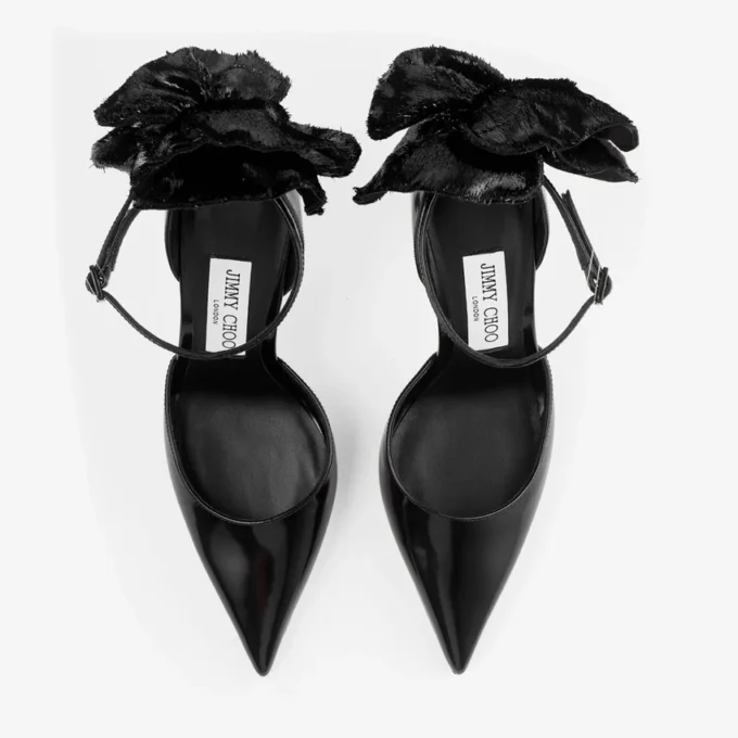 Marja 100 zwarte zachte Spazzolato-pumps met kort tinsel-corsage