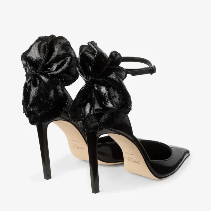 Marja 100 zwarte zachte Spazzolato-pumps met kort tinsel-corsage