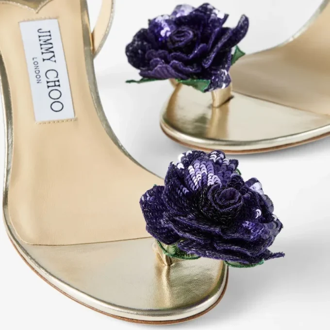 Metalen nappaleren sandaal met bloemencorsage Metalen nappaleren sandaal met bloemencorsage