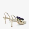 Metalen nappaleren sandaal met bloemencorsage Metalen nappaleren sandaal met bloemencorsage