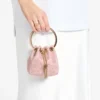 Micro Bon Bon Rose satijnen en jimmy choo-kant mini-bucketbag