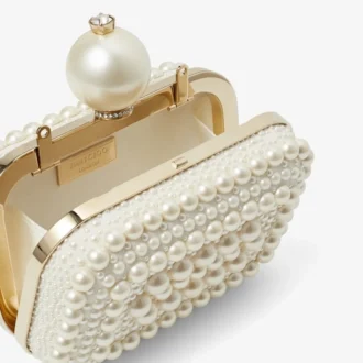 Micro Cloud witte suède clutch met parelversiering over het hele oppervlak