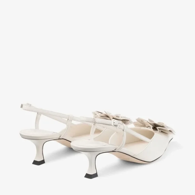 Mimmi Slingback 50 Latte Glanzende nappalederen slingbacks met kanten corsage Mimmi Slingback 50 Latte Glanzende nappalederen slingbacks met kanten corsage