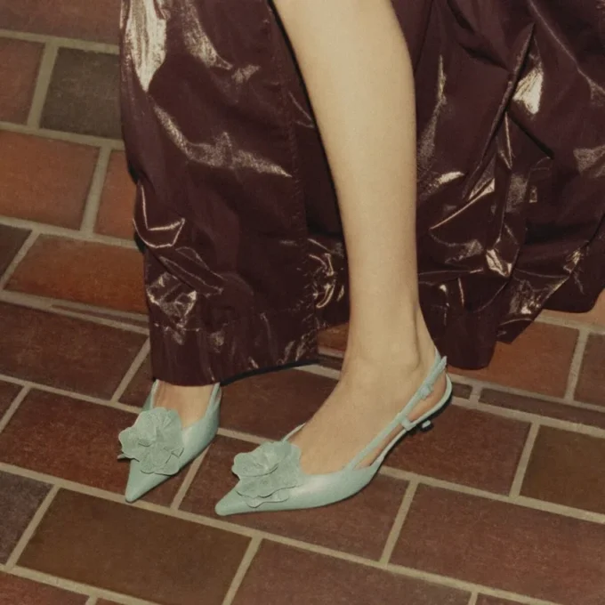 Mimmi Slingback 50 Verde glanzende nappaleren slingbacks met jimmy choo geperforeerd nappa kanten corsage