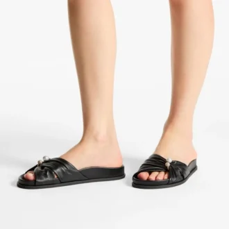 Rafi platte zwarte sandalen van zacht handschoenleer