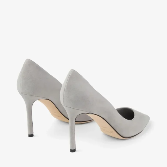 Romy 85 Dove suède pumps in dezelfde kleur Romy 85 Dove suède pumps in dezelfde kleur