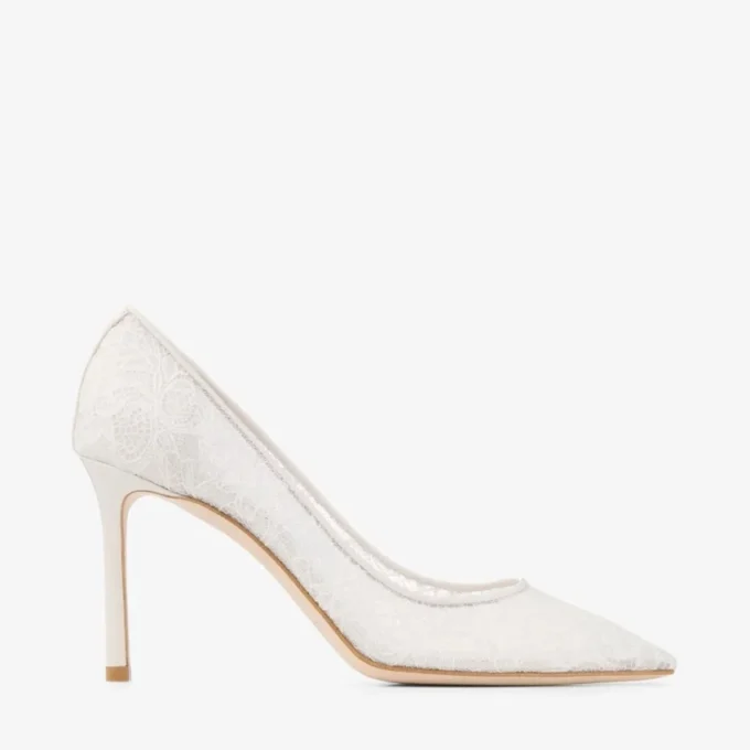Romy 85 ivoorkleurige jimmy choo-pumps met kant Romy 85 ivoorkleurige jimmy choo-pumps met kant