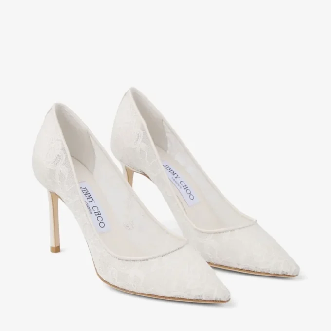 Romy 85 ivoorkleurige jimmy choo-pumps met kant Romy 85 ivoorkleurige jimmy choo-pumps met kant