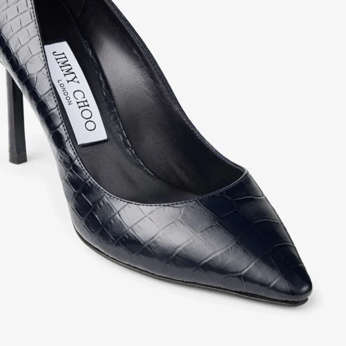 Romy 85 marineblauwe pumps van leer met krokodillenreliëf Romy 85 marineblauwe pumps van leer met krokodillenreliëf