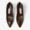 Romy 85 Pumps van chocoladebruin leer met krokodillenreliëf Romy 85 Pumps van chocoladebruin leer met krokodillenreliëf