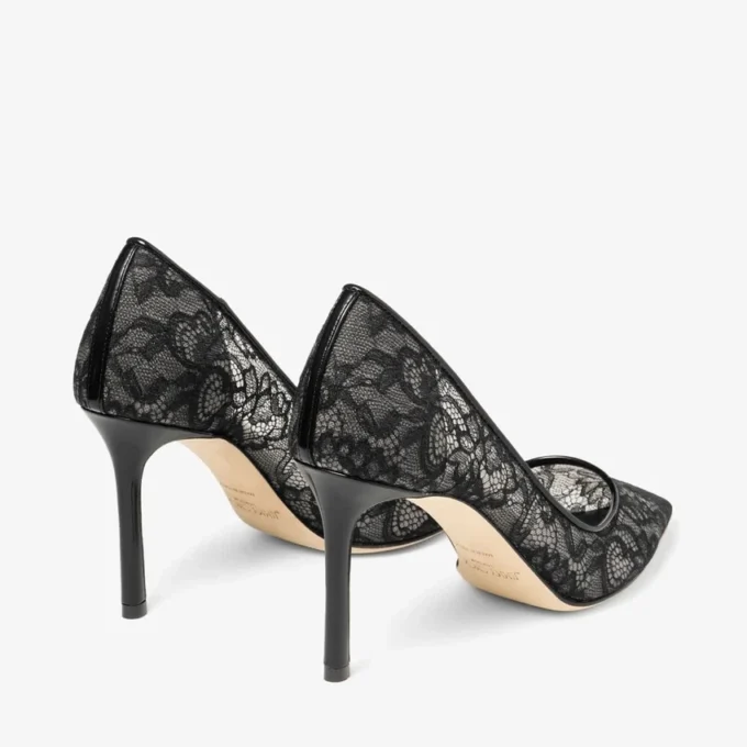 Romy 85 Zwarte Jimmy Choo-pumps met kant Romy 85 Zwarte Jimmy Choo-pumps met kant