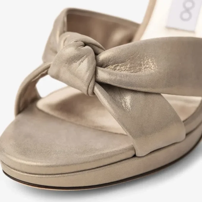 Rosie 100 goudglanzende suède plateausandalen Rosie 100 goudglanzende suède plateausandalen