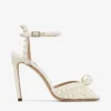 Sacora 100 witte satijnen sandalen met parels over het hele oppervlak Sacora 100 witte satijnen sandalen met parels over het hele oppervlak