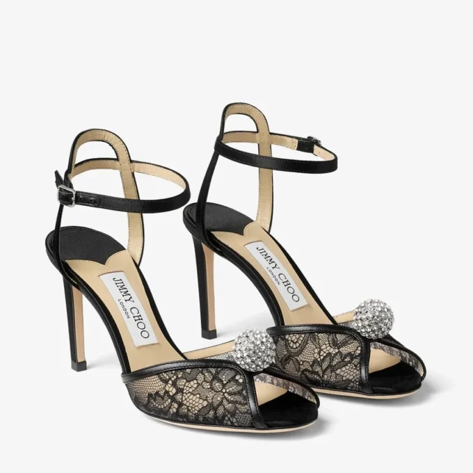 Sacora 85 zwarte kanten sandalen met een met kristallen versierde bol