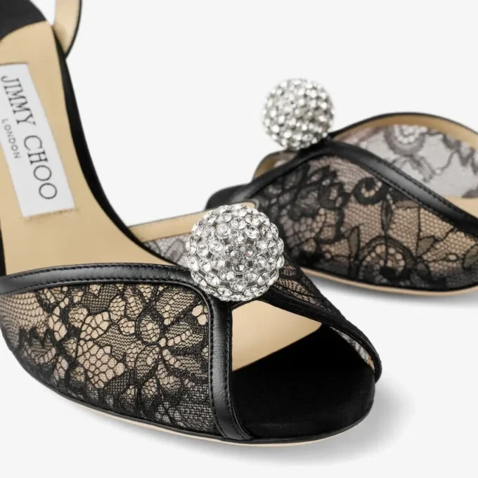 Sacora 85 zwarte kanten sandalen met een met kristallen versierde bol