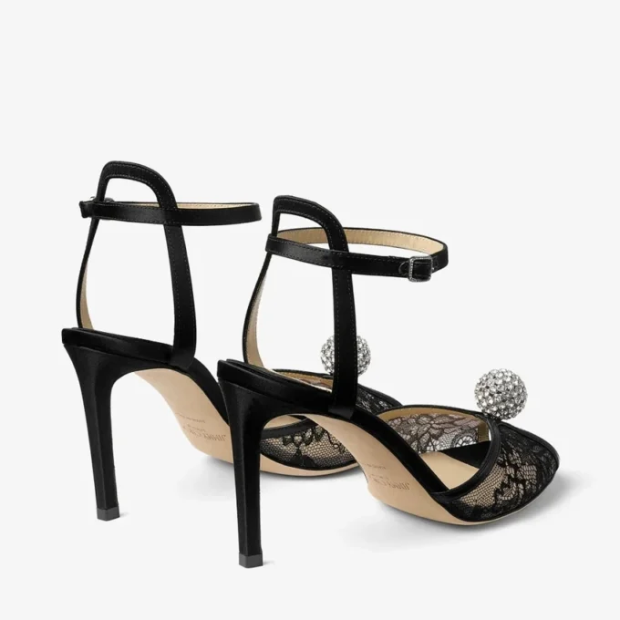 Sacora 85 zwarte kanten sandalen met een met kristallen versierde bol