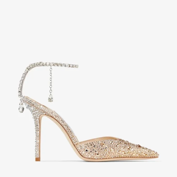 Saeda 100 gouden satijnen pumps met kristallen