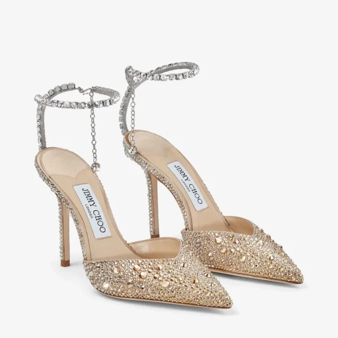 Saeda 100 gouden satijnen pumps met kristallen