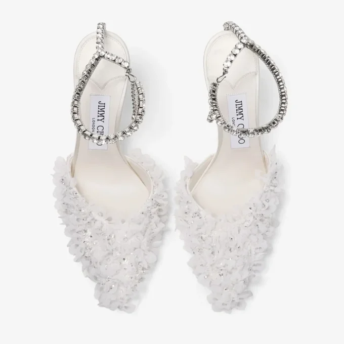 Saeda 100 ivoorkleurige mesh pumps met bloembladborduursel