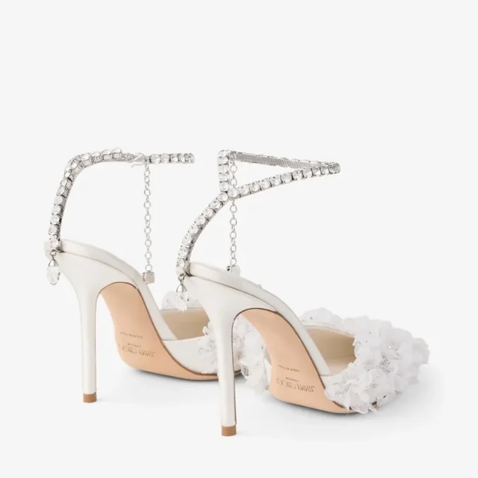 Saeda 100 ivoorkleurige mesh pumps met bloembladborduursel