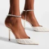 Saeda 100 ivoorkleurige tule pumps met kristallen Saeda 100 ivoorkleurige tule pumps met kristallen