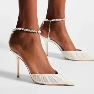 Saeda 100 ivoorkleurige tule pumps met kristallen