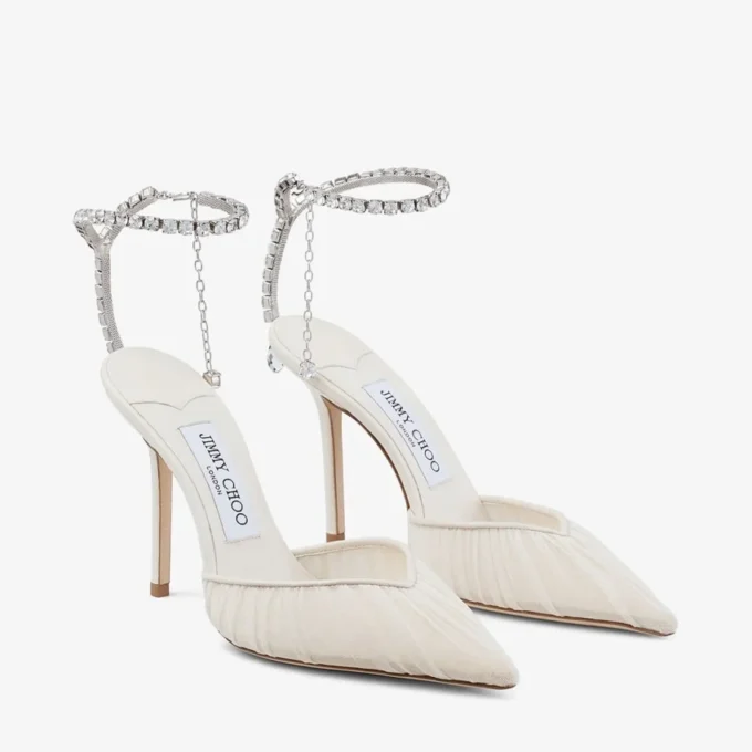Saeda 100 ivoorkleurige tule pumps met kristallen Saeda 100 ivoorkleurige tule pumps met kristallen