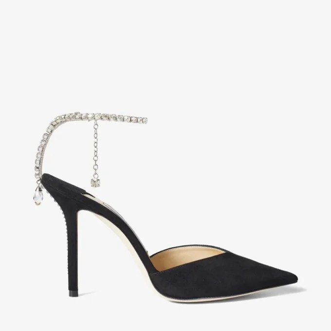 Saeda 100 zwarte suède pumps met kristallen versiering Saeda 100 zwarte suède pumps met kristallen versiering