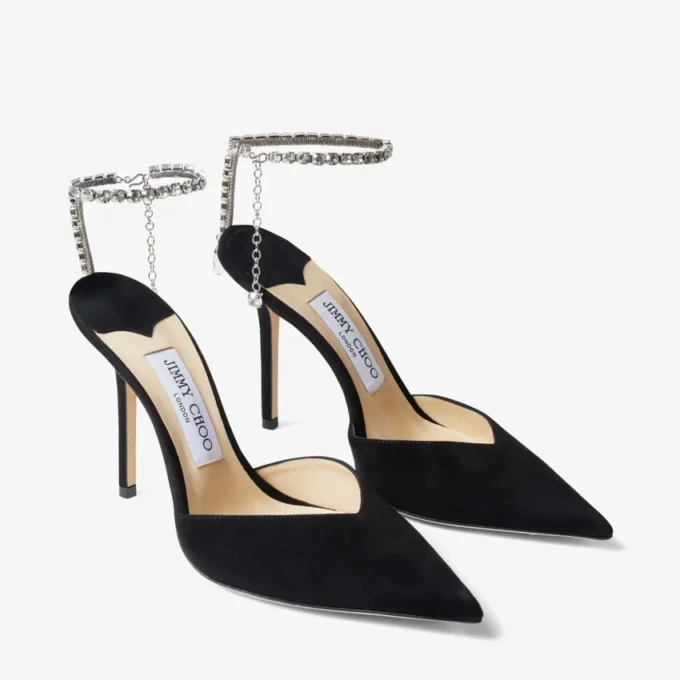 Saeda 100 zwarte suède pumps met kristallen versiering Saeda 100 zwarte suède pumps met kristallen versiering