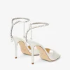 Saeda-sandaal 100 Ivoorkleurige satijnen sandalen met kristallen versiering Saeda-sandaal 100 Ivoorkleurige satijnen sandalen met kristallen versiering