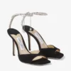 Saeda-sandaal 100 Zwarte suède sandalen met kristallen versiering Saeda-sandaal 100 Zwarte suède sandalen met kristallen versiering