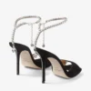 Saeda-sandaal 100 Zwarte suède sandalen met kristallen versiering Saeda-sandaal 100 Zwarte suède sandalen met kristallen versiering