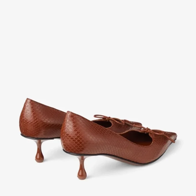 Scarlett 50 cognackleurige pumps van leer met elaphe-print