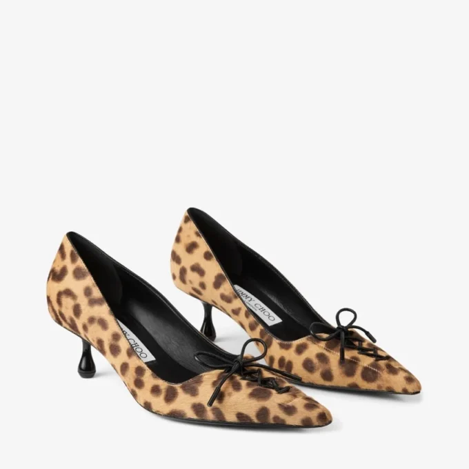 Scarlett 50 Natuurlijke Pony Pumps met luipaardprint Scarlett 50 Natuurlijke Pony Pumps met luipaardprint
