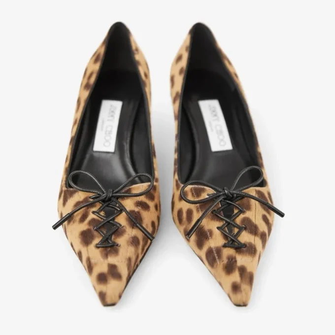 Scarlett 50 Natuurlijke Pony Pumps met luipaardprint Scarlett 50 Natuurlijke Pony Pumps met luipaardprint