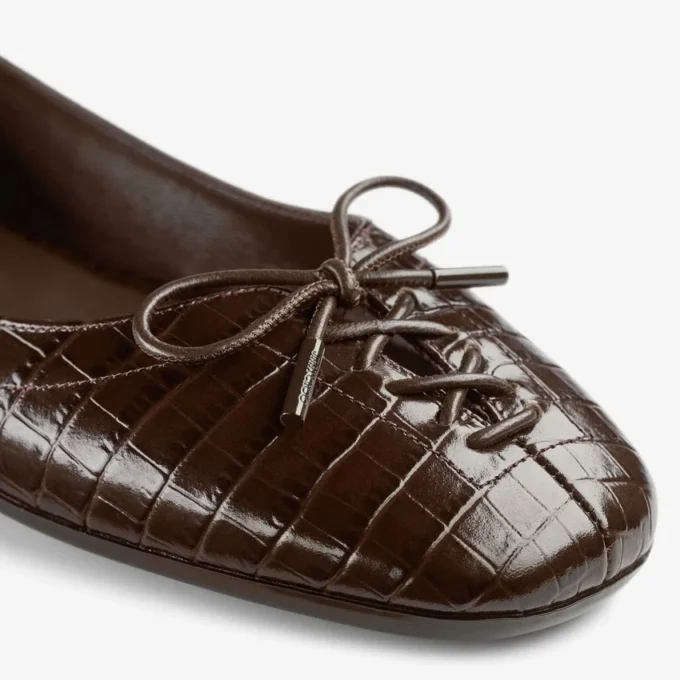 Scarlett ballerina’s met chocoladekleurig leer met krokodillenreliëf