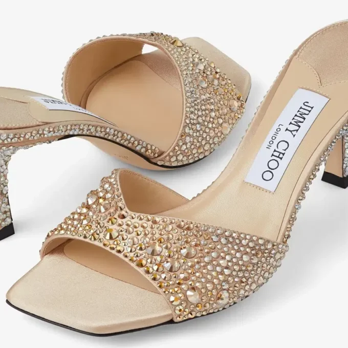 Skye 70 gouden satijnen sandalen met kristallen