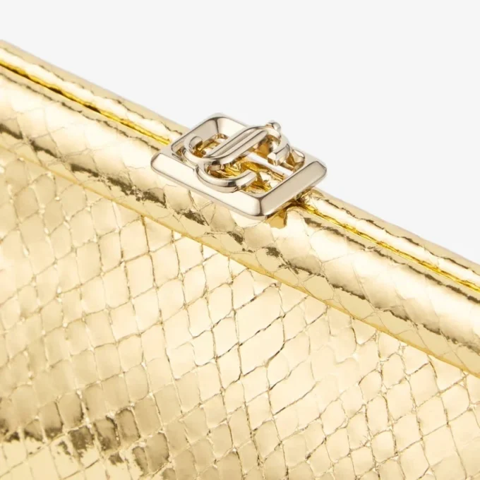Skylar gouden Candy Wrap-leren clutch met vierkante Jc-sluiting Skylar gouden Candy Wrap-leren clutch met vierkante Jc-sluiting