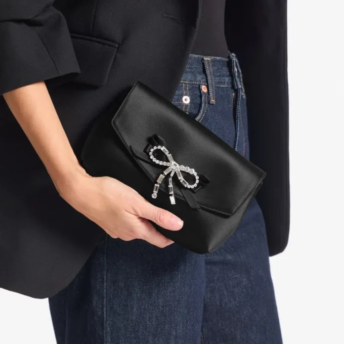 Soft Bow Mini Bag Zwarte satijnen mini-tas met kristallen strik