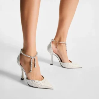 Stevie 100 ivoorkleurige satijnen pumps met kristallen