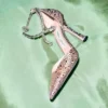 Stevie 100 zijdezachte blush satijnen pumps met kristallen Stevie 100 zijdezachte blush satijnen pumps met kristallen