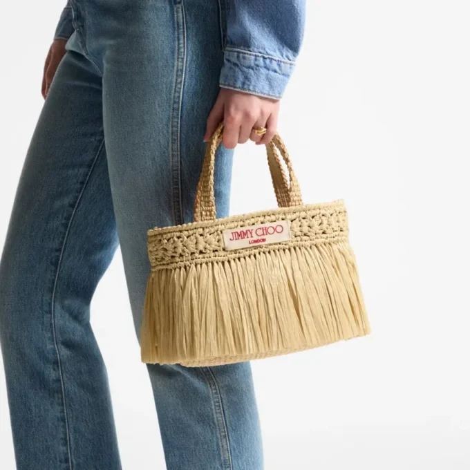 Strandtas East-West Mini Natuurlijke en lichtgouden geweven raffia mini-strandtas met franjes Strandtas East-West Mini Natuurlijke en lichtgouden geweven raffia mini-strandtas met franjes