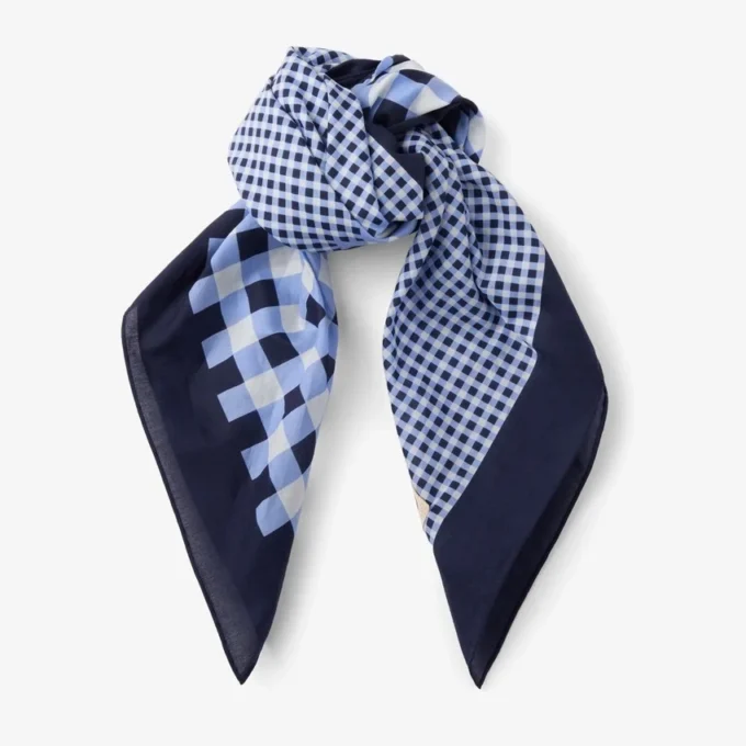 Sula Bandana Katoenen bandana met marineblauwe ginghamprint Sula Bandana Katoenen bandana met marineblauwe ginghamprint