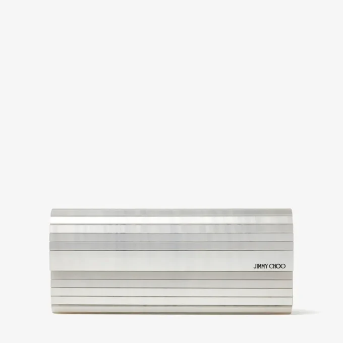 Sweetie ivoorkleurige parelmoeren clutch met zilveren kettingriem Sweetie ivoorkleurige parelmoeren clutch met zilveren kettingriem